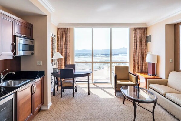 TV - MGM Signature Luxury Suite -Connected to LV strip - NO RESORT FEE (Las Vegas)