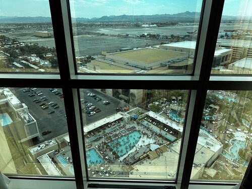 MGM Signature Luxury Suite -Connected to LV strip - NO RESORT FEE