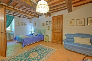 8 slaapkamers, reisbedje, gratis wifi