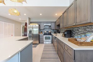 Unclassified image, 2 of 47, button