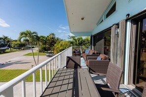 Unclassified image, 4 of 47, button