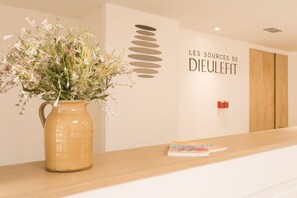 Reception - Domaine Les Sources de Dieulefit (Dieulefit)