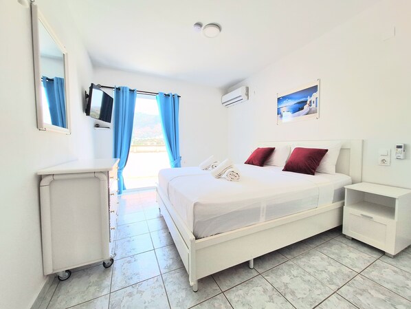 2 bedrooms, in-room safe, desk, iron/ironing board