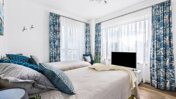 3 Schlafzimmer, Schreibtisch, Bügeleisen/Bügelbrett, Reisekinderbett