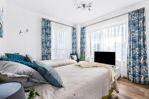 3 bedrooms, desk, iron/ironing board, travel cot