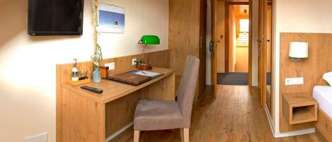 1 Schlafzimmer, Schreibtisch, WLAN