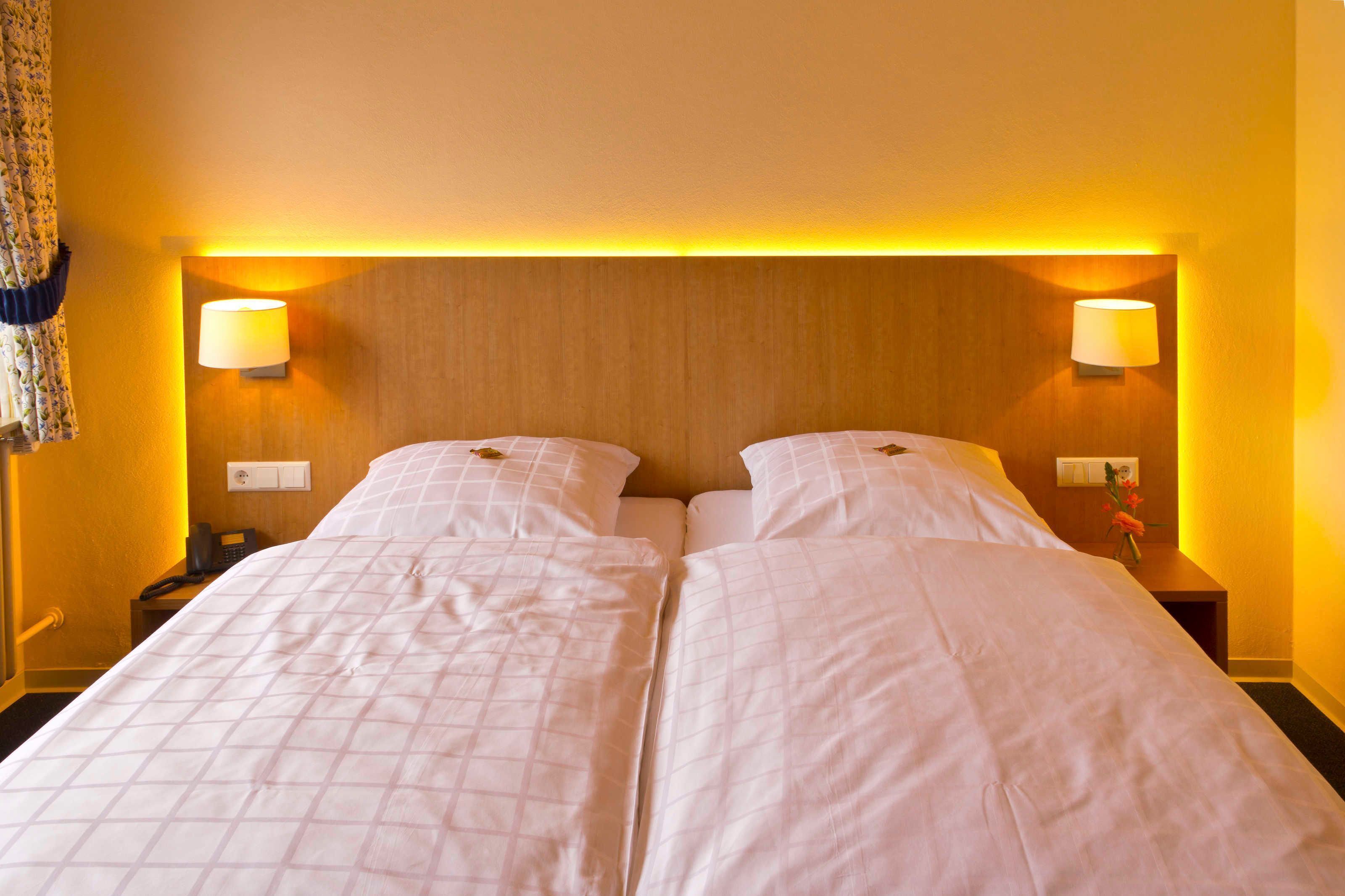 1 bedroom, desk, WiFi, bed sheets