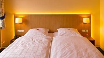 1 bedroom, desk, WiFi, bed sheets