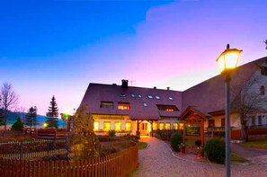 Unclassified image, 2 of 19, button - Doppelzimmer - Stahlecker Hof (Lichtenstein)