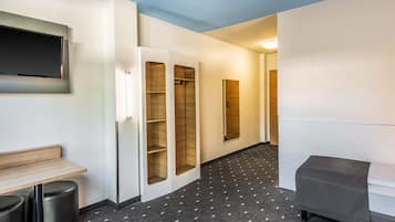 Desk, laptop workspace, soundproofing, free WiFi