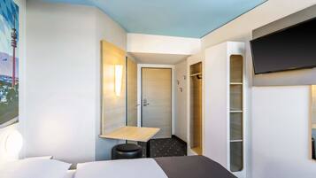 Twin Room | Desk, laptop workspace, soundproofing, free WiFi