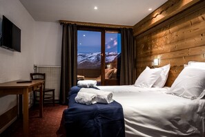 Individueel gedecoreerd, individueel gemeubileerd, een bureau