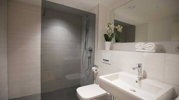 Douche, serviettes fournies