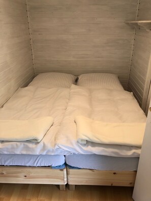 2 bedrooms, WiFi, bed sheets