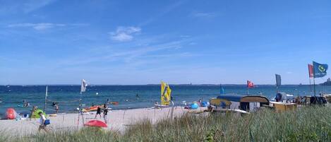 Una spiaggia nelle vicinanze