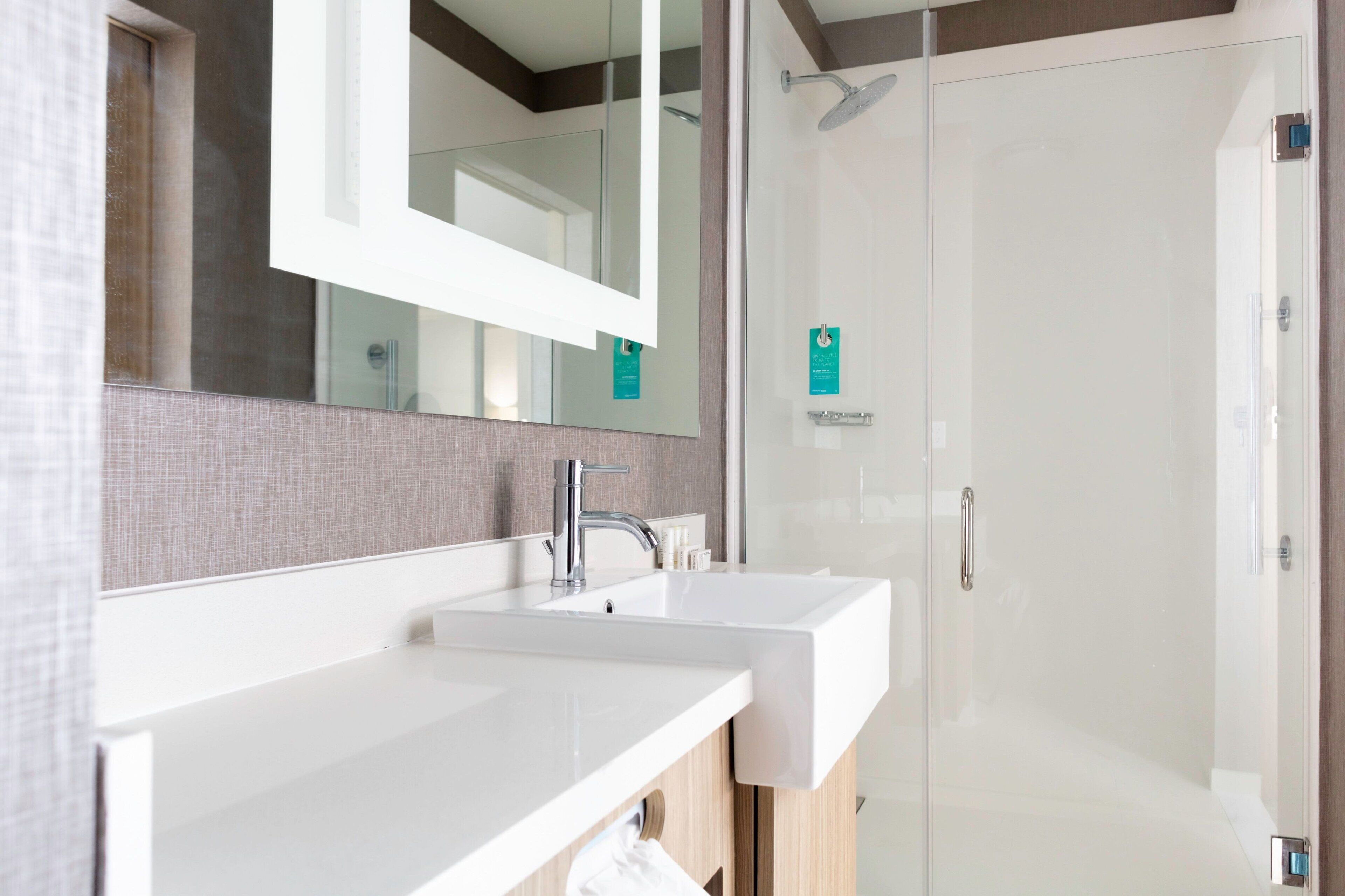 studio suite, 1 bedroom, non smoking | bathroom | free toiletries, hair dryer, towels, soap