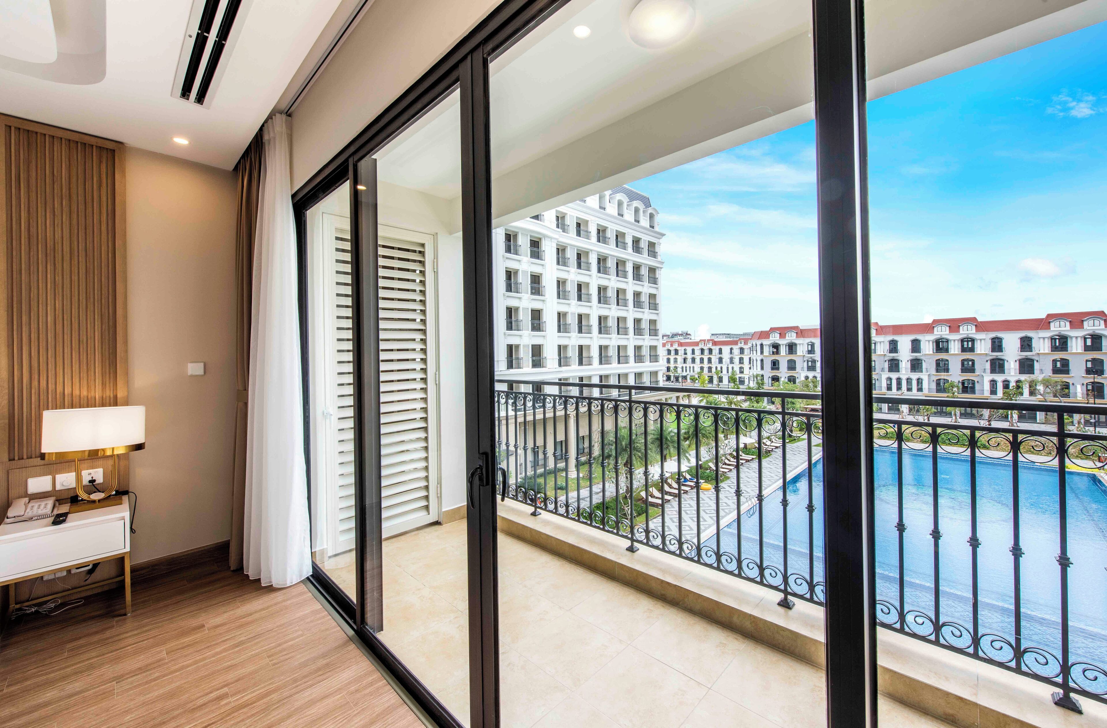 Minibar, in-room safe, blackout curtains, free WiFi