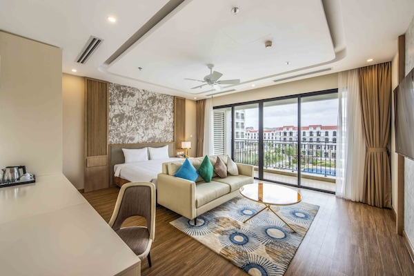 Minibar, in-room safe, blackout curtains, free WiFi