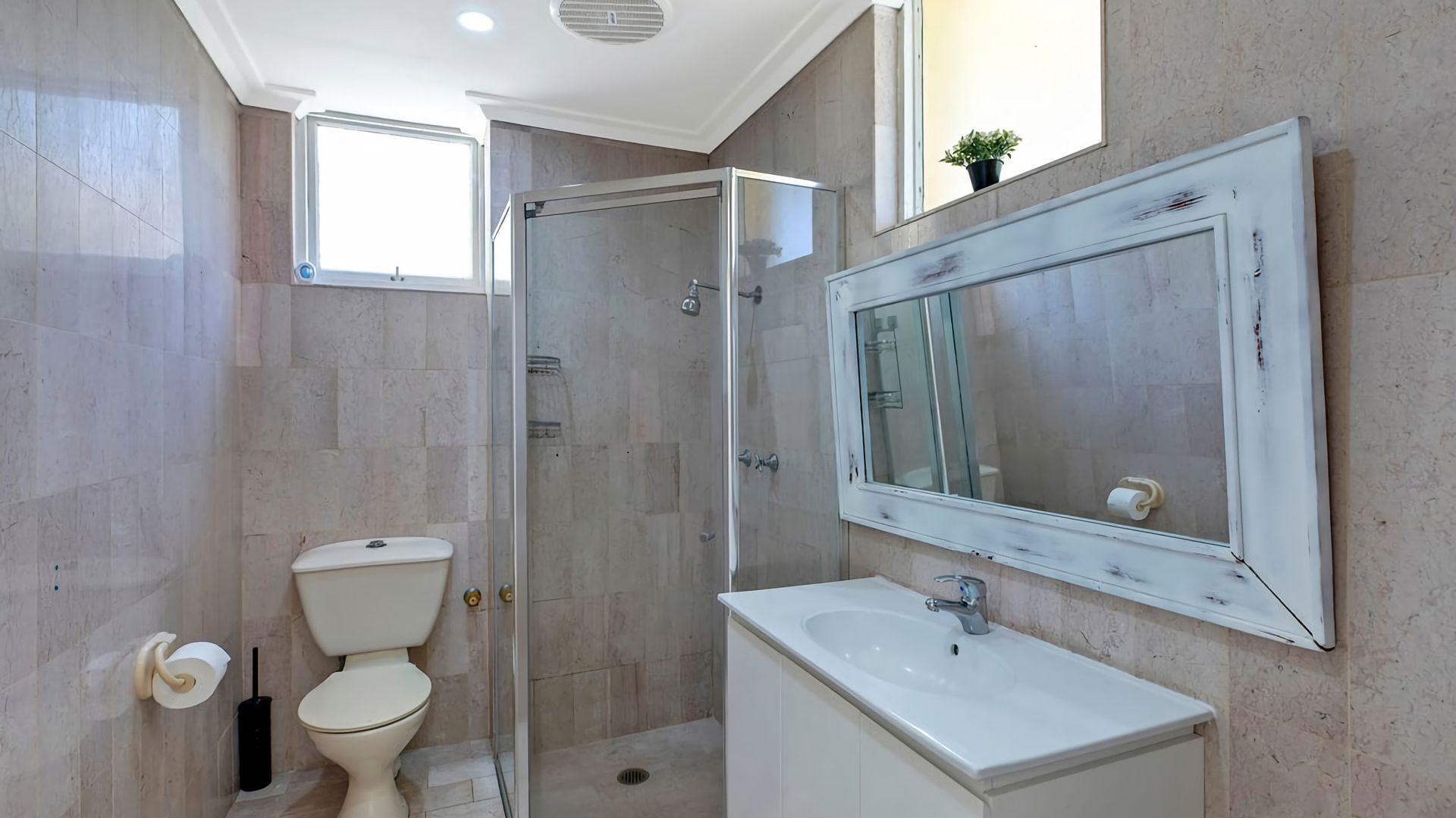 Shower, towels