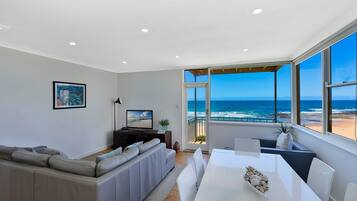 Flat-screen TV, DVD player, stereo