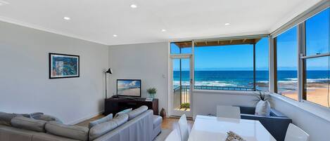 Flachbildfernseher, DVD-Player, Stereoanlage