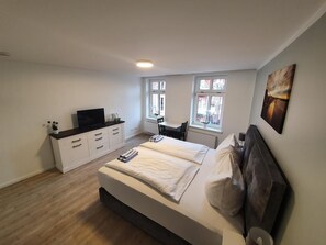 Habitació doble bàsica (King Size Bed) | Wifi gratuïta 
