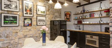 فطور قائم على الخدمة الذاتية مجانًا يوميًا