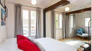 Dali Duplex Suite | 1 bedroom, individually decorated, individually furnished, desk