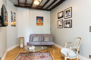 Suite | Sala de estar | Una televisión de pantalla plana