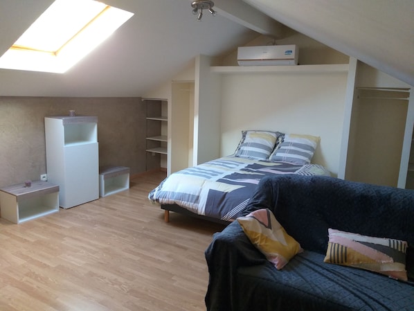 2 bedrooms, iron/ironing board, WiFi, bed sheets