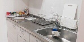 Køleskab, mikrobølgeovn, ovn, blender