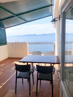 屋外ダイニングエリア