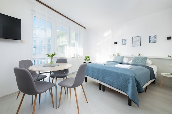 Studio, balcon, en bord de plage