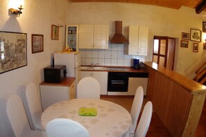 KĂŒhlschrank, Mikrowelle, Ofen, Herdplatte