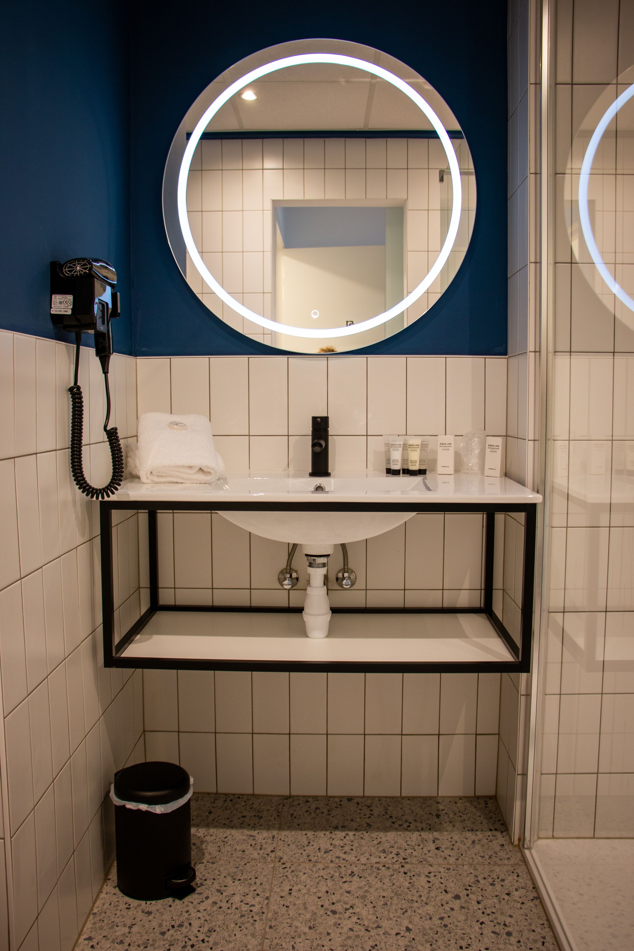 large double room | bathroom | shower, rainfall showerhead, towels