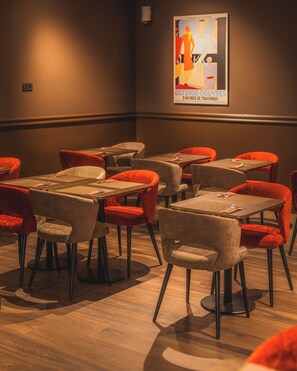 Daily buffet breakfast for a fee - Prado Next Door (Ostend)