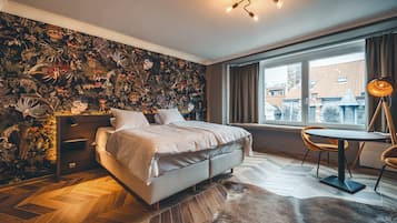 Large Double Room | Free WiFi