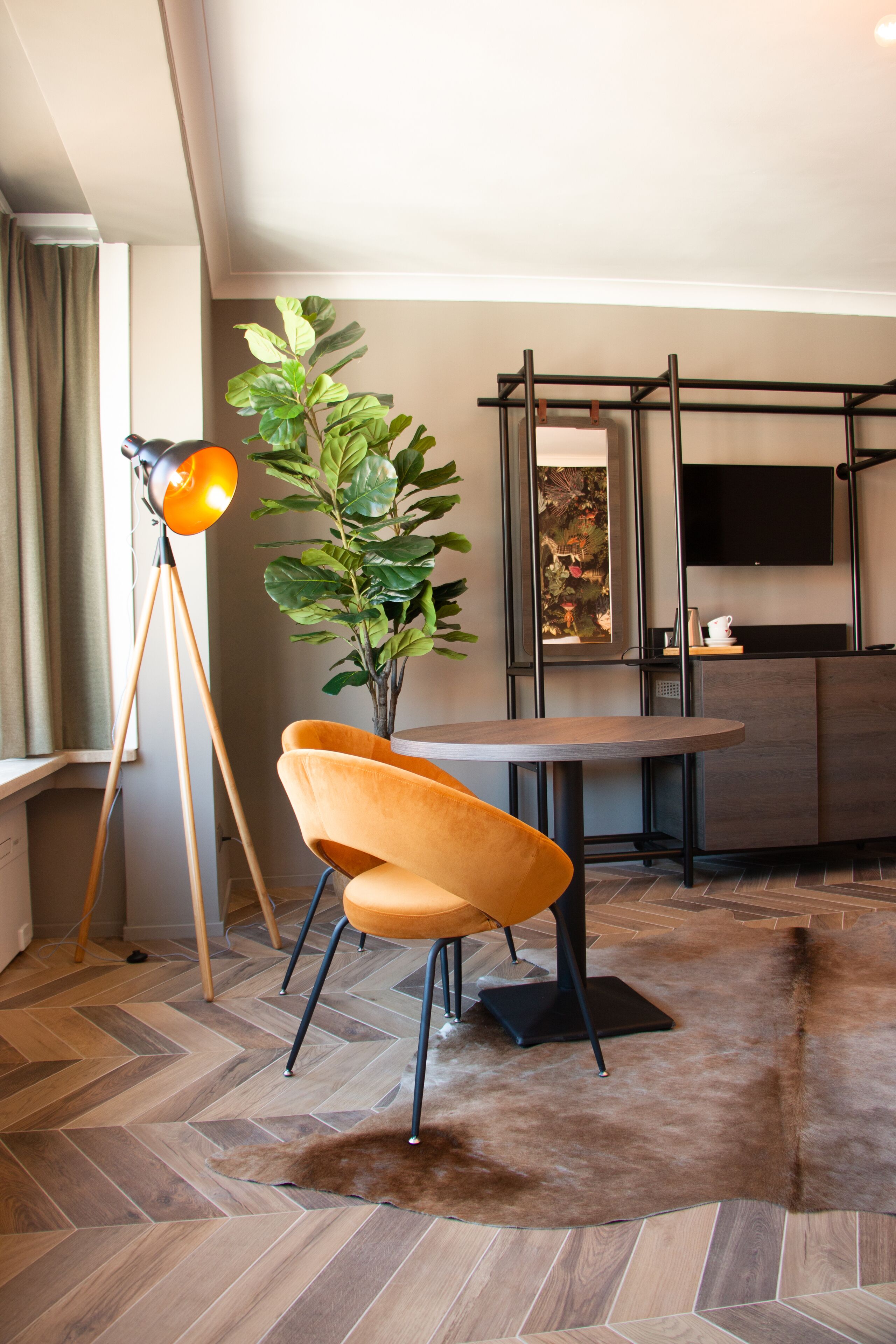 large double room | in-room dining