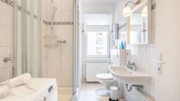 Haartrockner, Handtücher, Toilettenpapier