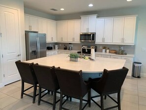 Microwave, oven, dishwasher, high chair - Amazing 5 Bedrooms House With Private Pool at Encore Resort (7711) (Kissimmee)