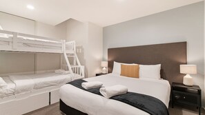 2 chambres, bureau, accès au Wi-Fi (inclus), literie fournie