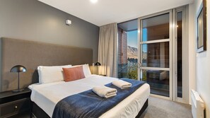 2 soverom, skrivebord, strykejern/-brett og wi-fi (inkludert)