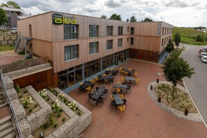 Outdoor dining - Hotel Alea Eco (Pfaffenhofen an der Ilm)