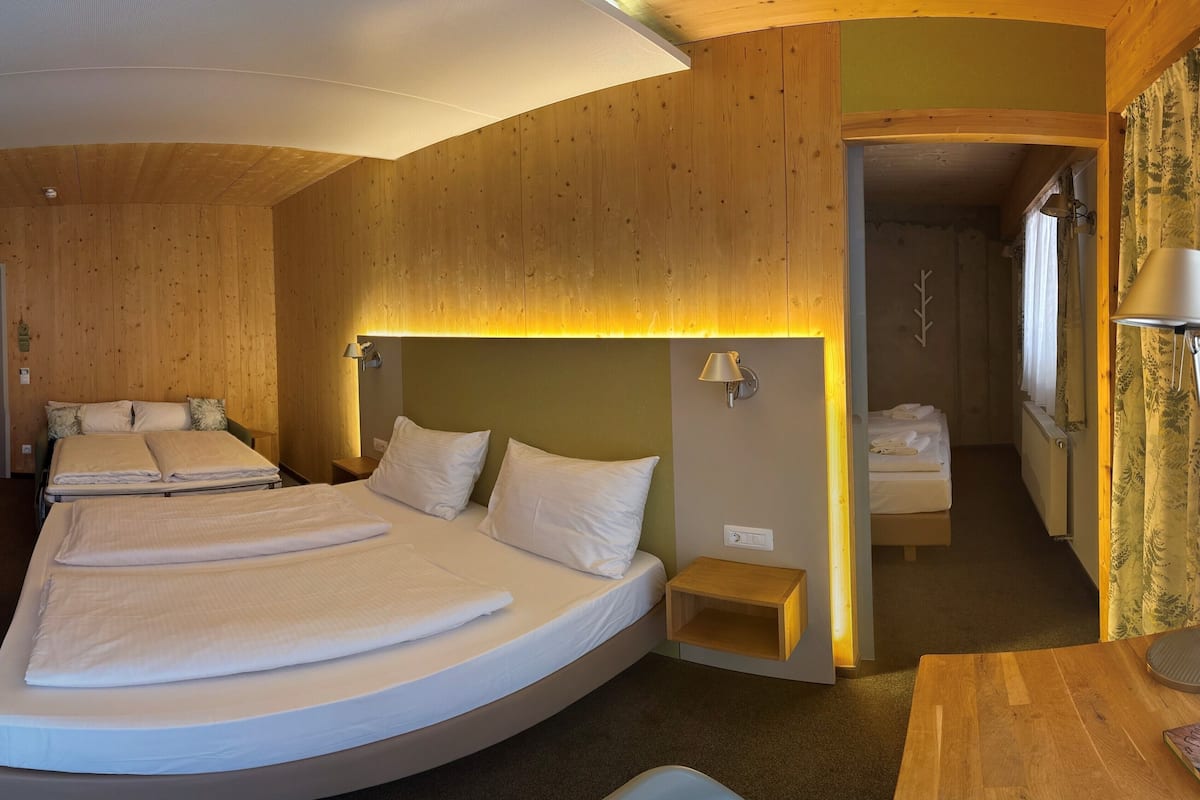 1 quarto, roupas de cama antialérgicas, escrivaninha