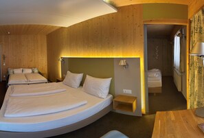Hypo-allergenic bedding, desk, laptop workspace, soundproofing - Hotel Alea Eco (Pfaffenhofen an der Ilm)