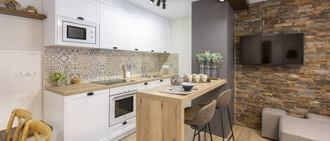 Geladeira, micro-ondas, fogão, cooktop