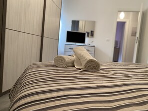 2 bedrooms, iron/ironing board, WiFi, bed sheets - Casa Pirandello (Catania)