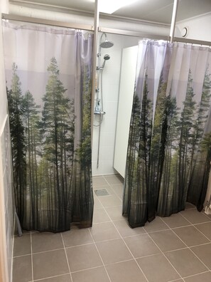 Bathroom shower - Hestra Guesthouse (Hestra)