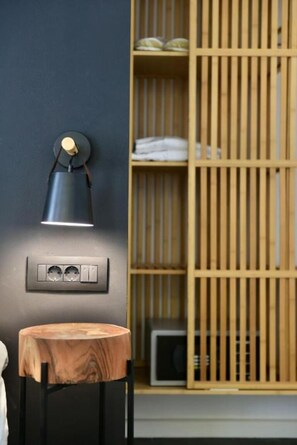 Deluxe Double Room | Room amenity - Hydra Icons (Hydra)