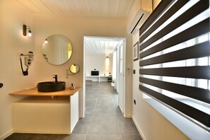 Apartment, 1 Bedroom | In-room safe, laptop workspace, free WiFi, bed sheets - Hydra Icons (Hydra)